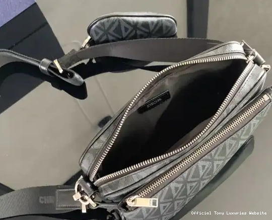 Tony Luxuries Saddle Triple diro Pouch 0330